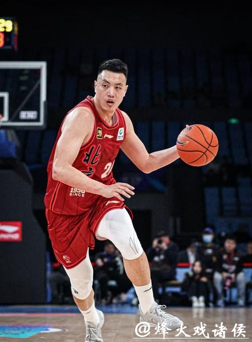 翟晓川疑似拉伤出战成疑，北京队本赛季遭遇最严重伤病危机！